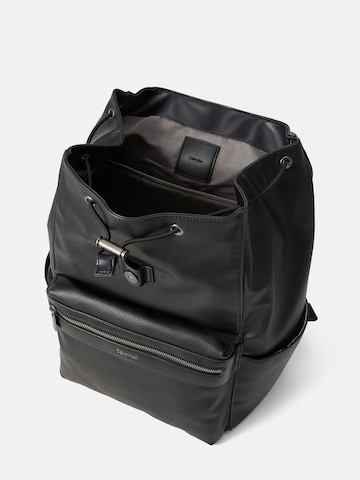 Calvin Klein Nahrbtnik | črna barva: zadnja stran