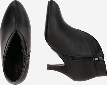 Wallis Ankle Boots in Schwarz