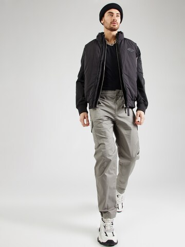 Regular Pantalon cargo REPLAY en gris