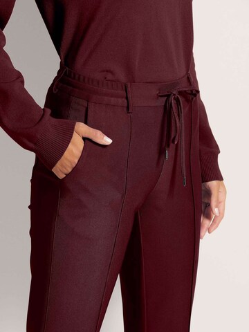 MADELEINE Slim fit Trousers in Red
