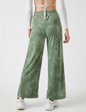 Koton Wide leg Broek in Groen: voorkant