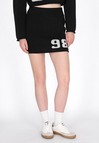 MYMO Skirt in Black: front