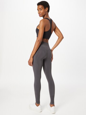 Skinny Pantalon de sport Hummel en gris