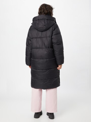 Manteau d’hiver 'Viv' Gina Tricot en noir