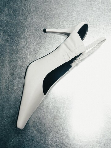 Estro Pumps '618-6' in White