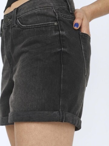 Noisy may Regular Shorts 'Smiley' in Grau