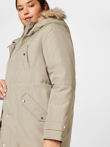 Vero Moda Curve Parka zimowa 'TROK' w kolorze zielony