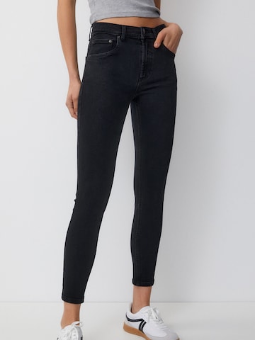 Skinny Jeans de la Pull&Bear pe negru: față