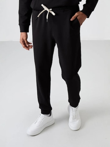 Tommy Life Tracksuit in Black