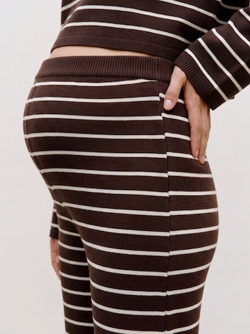 Regular Pantalon 'Rina' MAMALICIOUS en marron