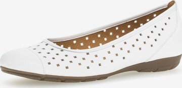 GABOR Ballet Flats in White: front