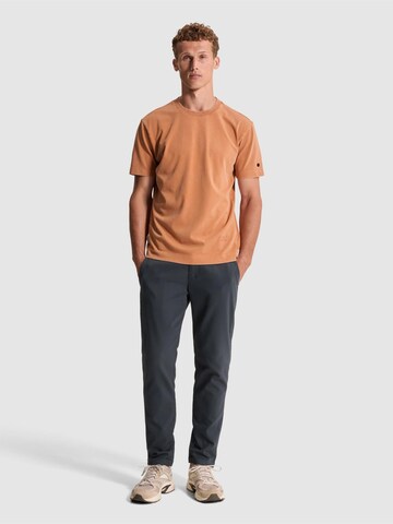 CAST IRON Shirt 'Relaxed fit T-shirt with off-placed logo' in Bruin