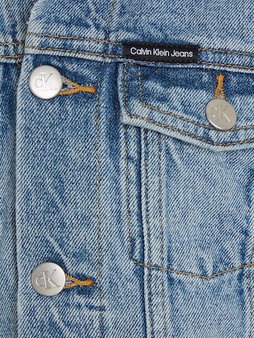 Calvin Klein Jeans Regular Övergångsjacka 'Iconic' i blå