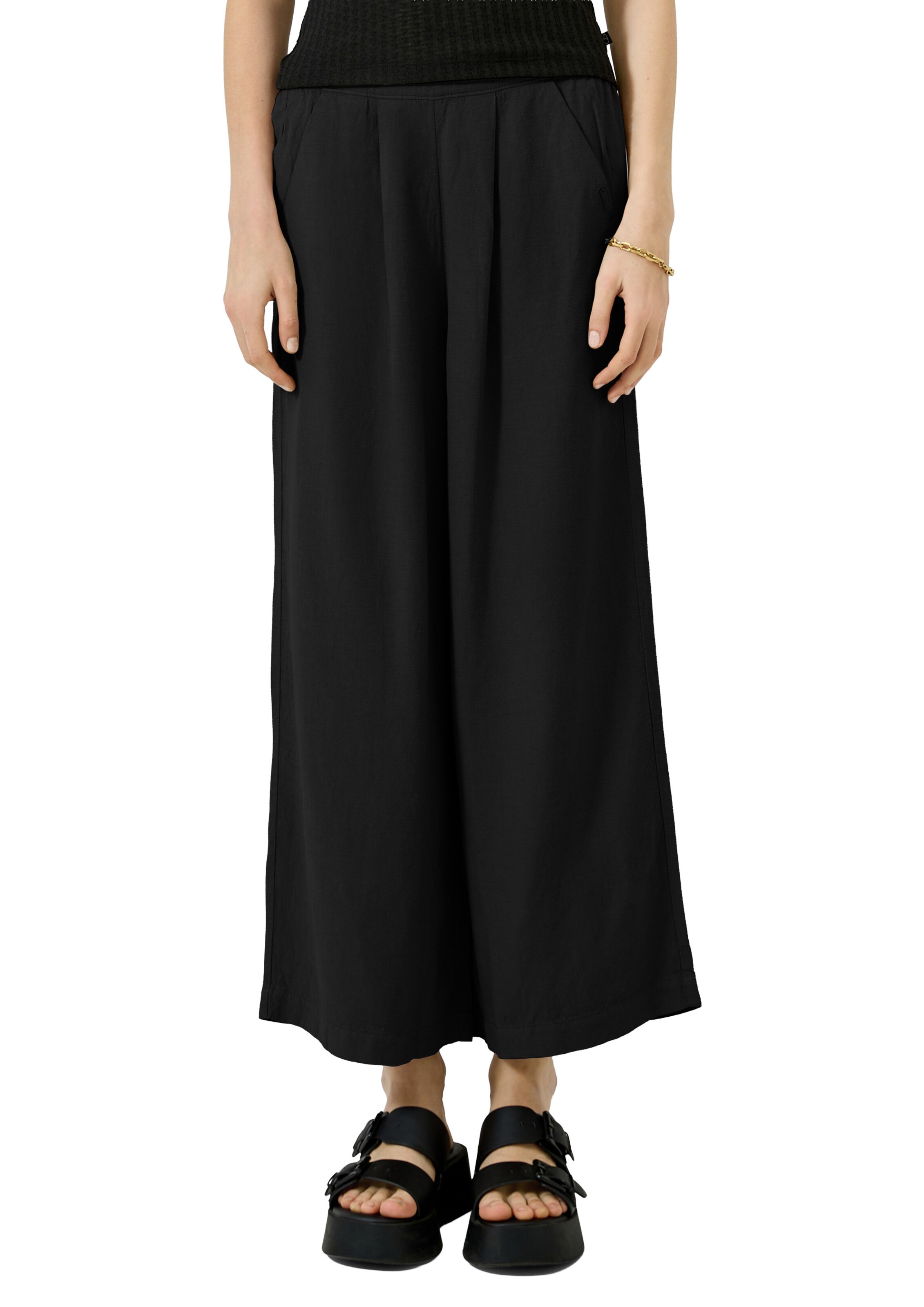 QS Wide leg Pleat-front trousers in Black: front
