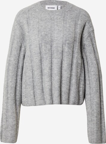 WEEKDAY Пуловер 'Fiona' в сиво: отпред