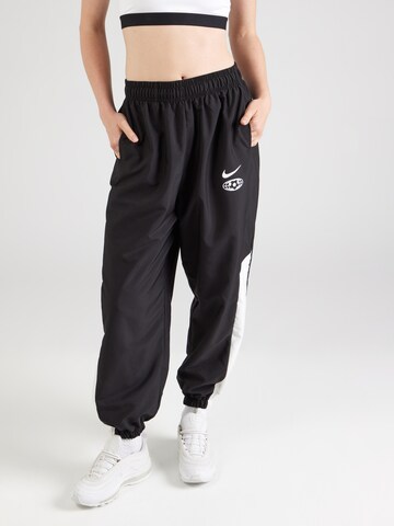 Nike Sportswear Tapered Broek in Zwart: voorkant