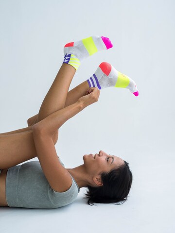 INCYLENCE Athletic Socks in White