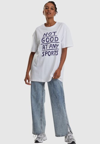 T-shirt 'Not Good At Any Sports' Days Beyond en blanc