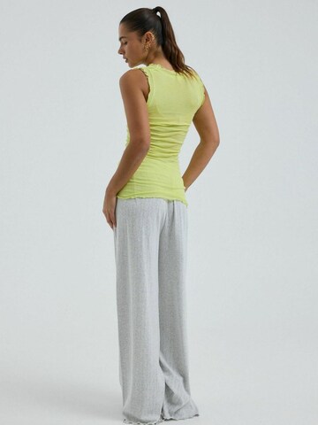 Seamless Basic Top ' Flounce ' in Gelb