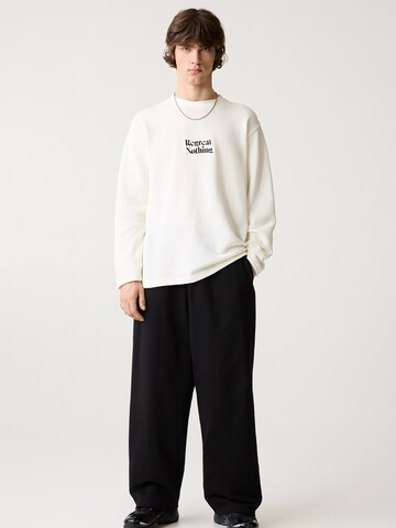 Sweat-shirt 'REGRET NOTHING' Pull&Bear en blanc