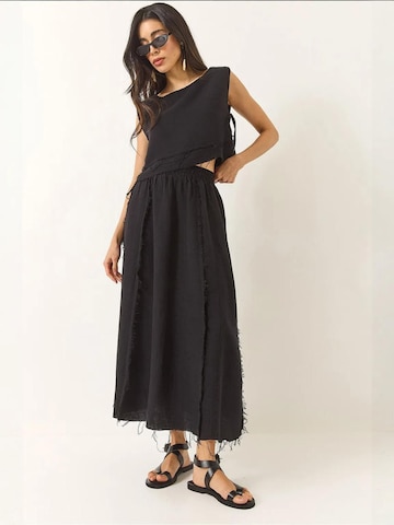 Tailleur di Bianco Lucci in nero: frontale