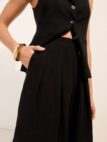 Friends Like These Wide Leg Shorts in Schwarz