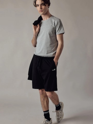 OWN Off With Nature - regular Pantalón en negro: frente