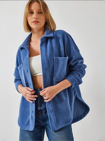 Veste mi-saison Bianco Lucci en bleu : devant
