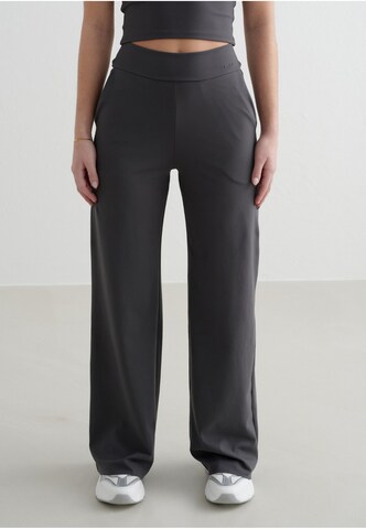 Aim'n Wide Leg Sporthose in Grau: Vorderseite