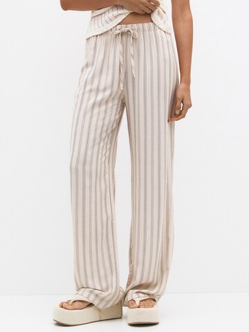 Pull&Bear Wide leg Trousers in Beige: front
