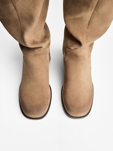 Bershka Stiefel in Beige