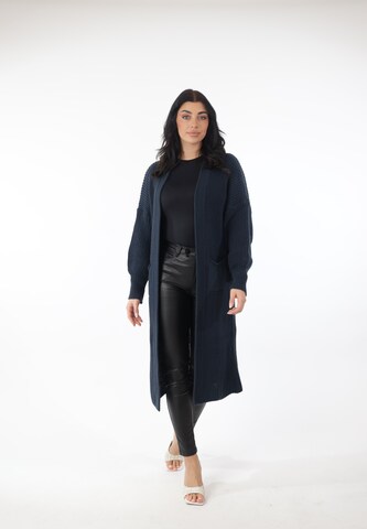 Manteau en tricot Elara en bleu