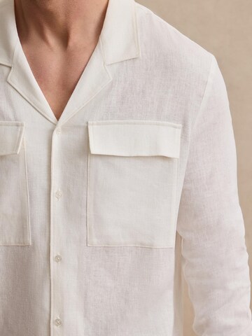 DAN FOX APPAREL - Regular Fit Camisa 'Ruben' em branco