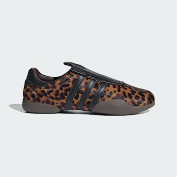 ADIDAS ORIGINALS Slip-on 'Taekwondo Mei' in Bruin