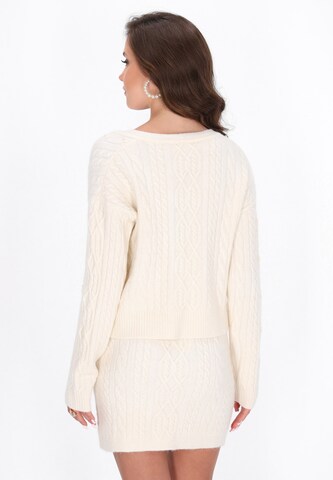 faina Sweater in White