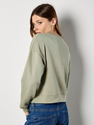 Sweat-shirt 'Dancing Queen' Apricot en vert