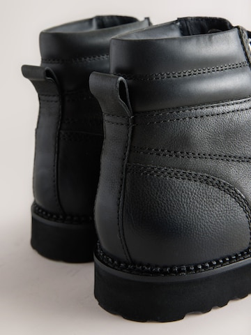 Boots stringati di Next in nero