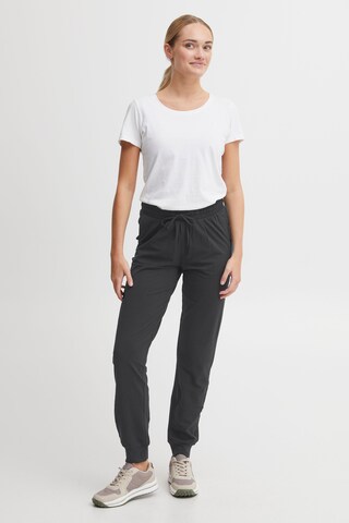 Oxmo Tapered Bundfaltenhose 'Odette' in Schwarz