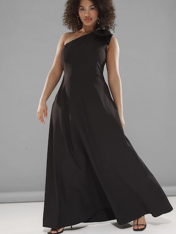 Trendyol Curve Kleid in Schwarz: Vorderseite