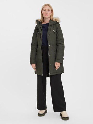 Parka de iarnă 'Track' de la VERO MODA pe verde