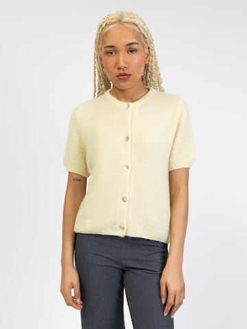 BROKE + SCHÖN Strickjacke 'Kurzarm Strickjacke' in Gelb: Vorderseite