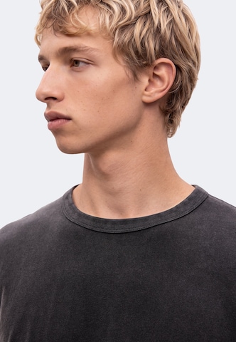 Tricou 'Classic Essential' de la Abercrombie & Fitch pe negru
