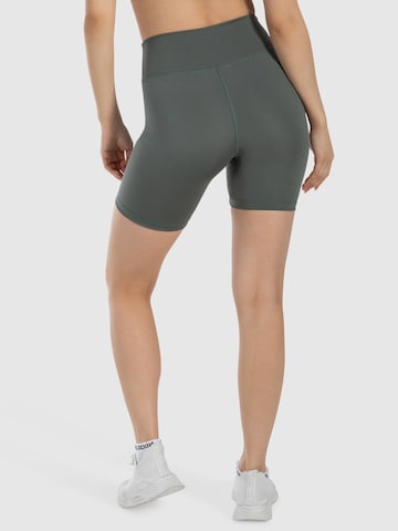 Coupe slim Pantalon de sport ' Darbie ' Smilodox en vert