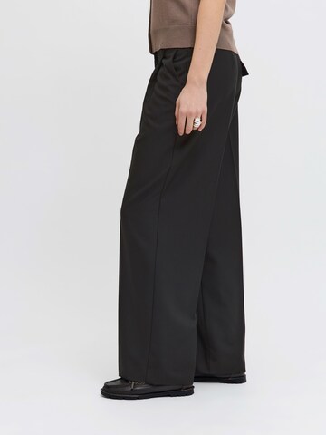 JJXX Широкий Брюки со складками 'JXNAOMI ELLIS' в Черный