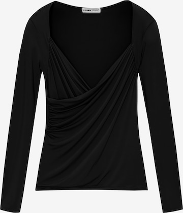 Pull&Bear Тениска в черно: отпред