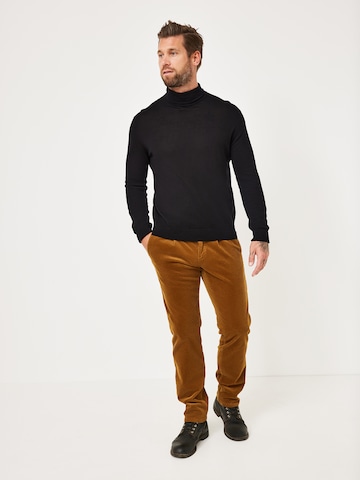 REDPOINT Slim fit Chino Pants in Brown