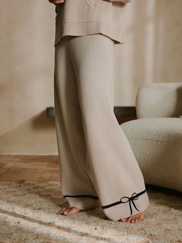 B by Ted Baker Широкий Штаны в Бежевый