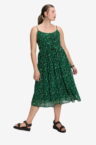 Studio Untold Dress in Green: front