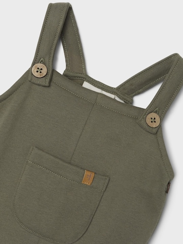Loosefit Salopette NAME IT en vert