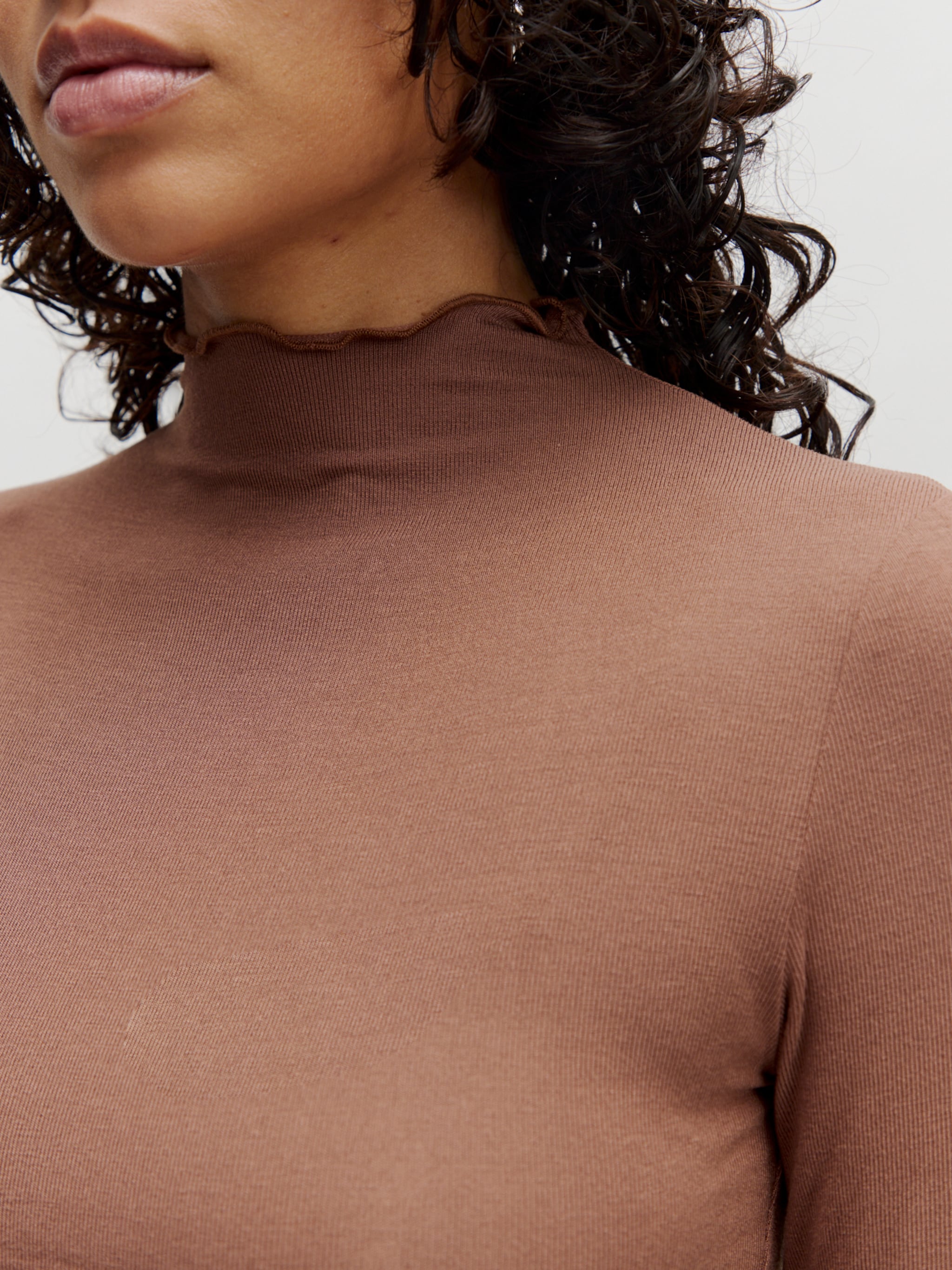 EDITED Producten Shirt 'Daniela' Bruin